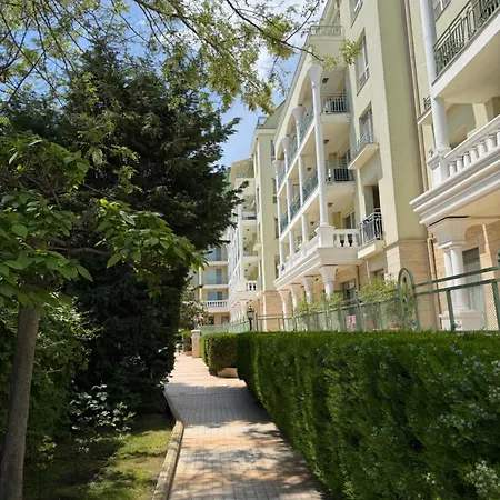 Splendida Sea Apart-splendid Complex Apartment Warna